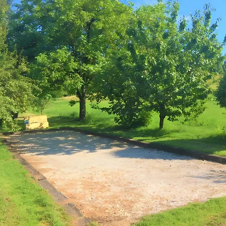 Lucie Ferme La Croix D'allon * Sarlat
