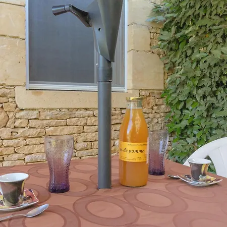 Lucie Ferme La Croix D'allon Sarlat